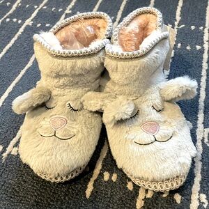 Women’s car slippers size 9